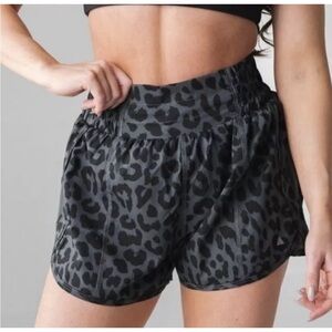 Women’s Balance athletica breeze shorts, King cheetah. Size small